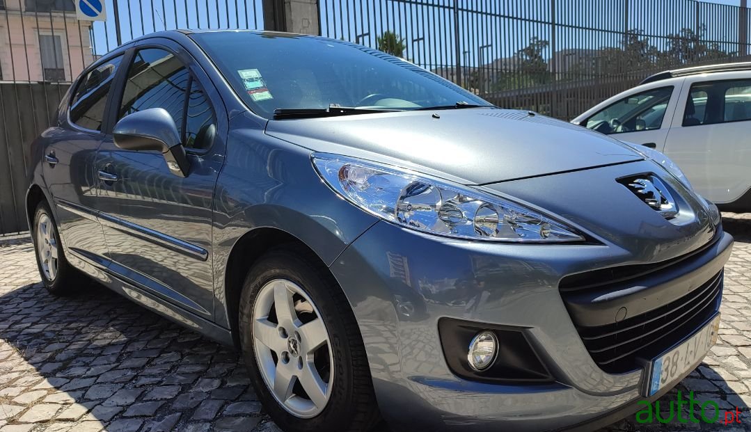 2011' Peugeot 207 Active photo #1