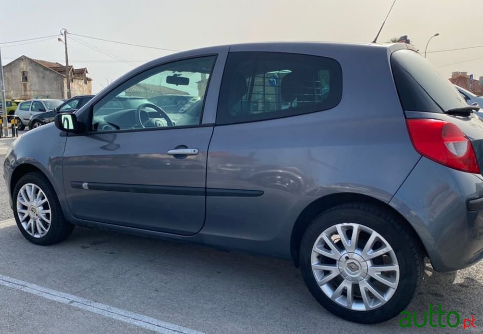 2008' Renault Clio photo #2