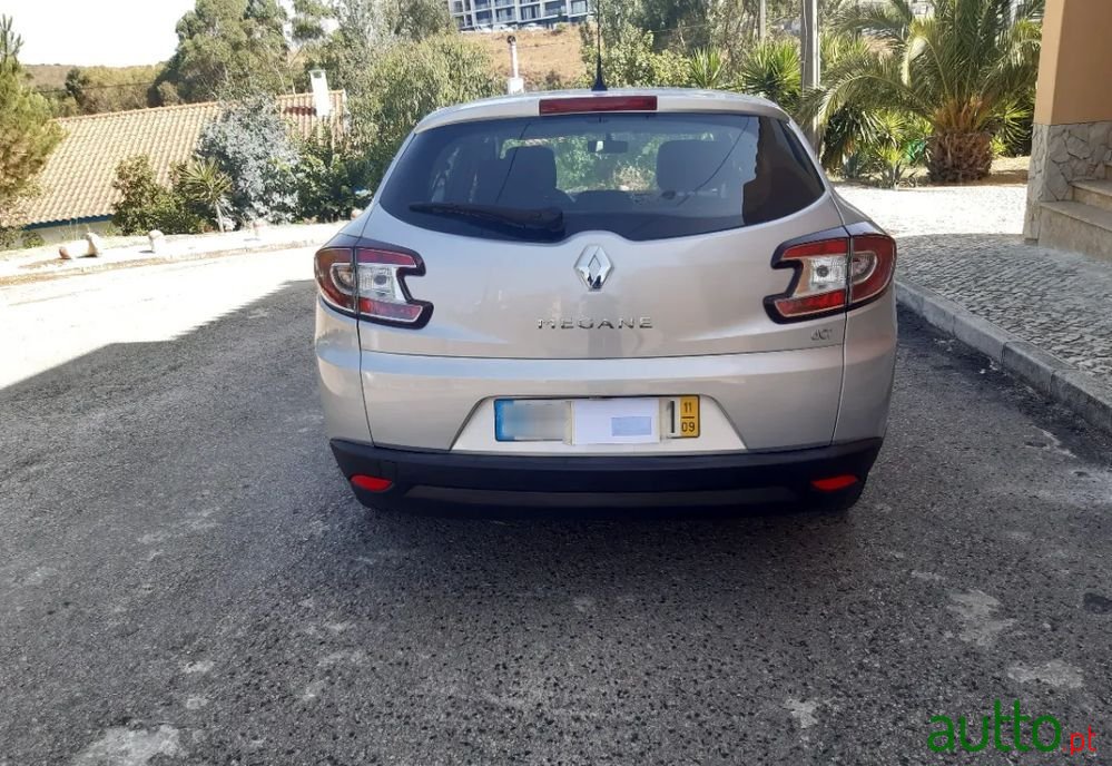 2011' Renault Megane Break photo #3