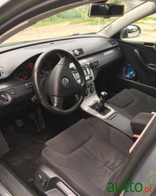 2007' Volkswagen Passat Variant photo #1