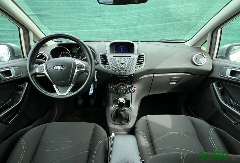 2017' Ford Fiesta photo #4
