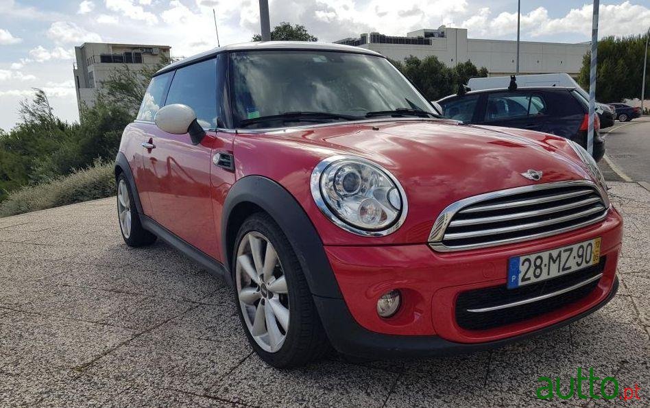 2012' MINI Cooper D photo #1