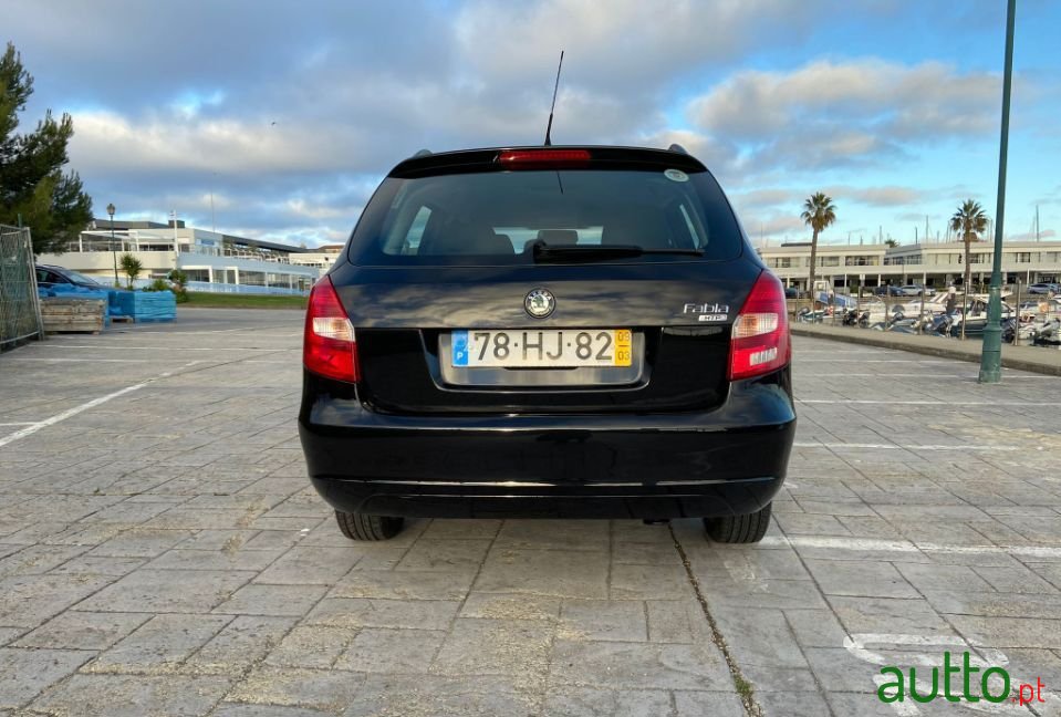 2009' Skoda Fabia Break photo #6