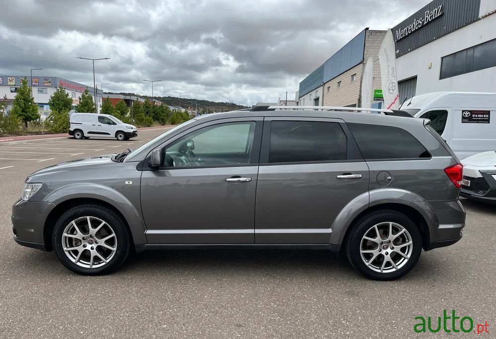 2013' Fiat Freemont photo #3