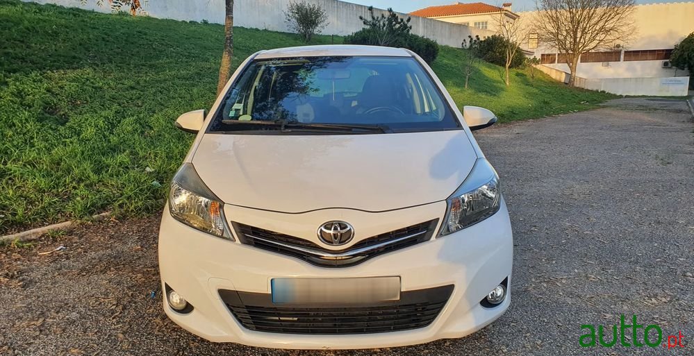 2014' Toyota Yaris photo #3