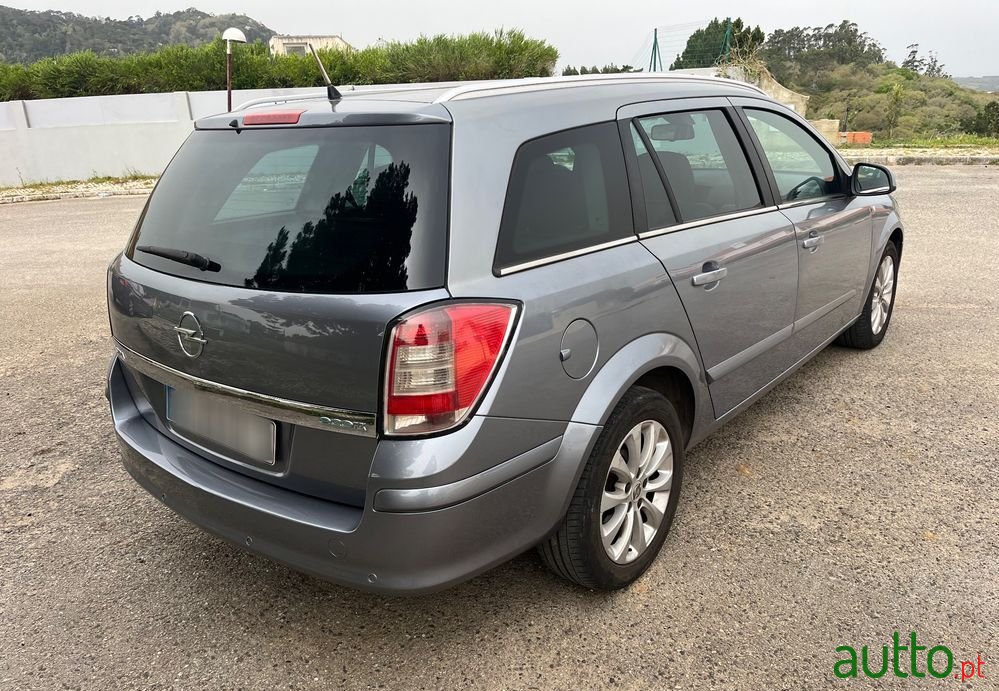 2009' Opel Astra Caravan photo #4