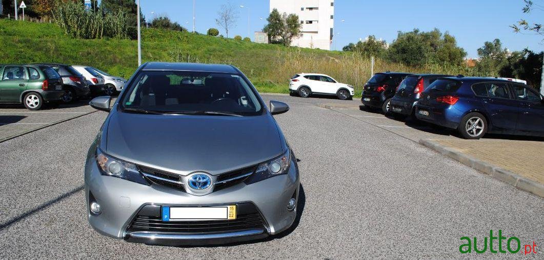 2015' Toyota Auris photo #1