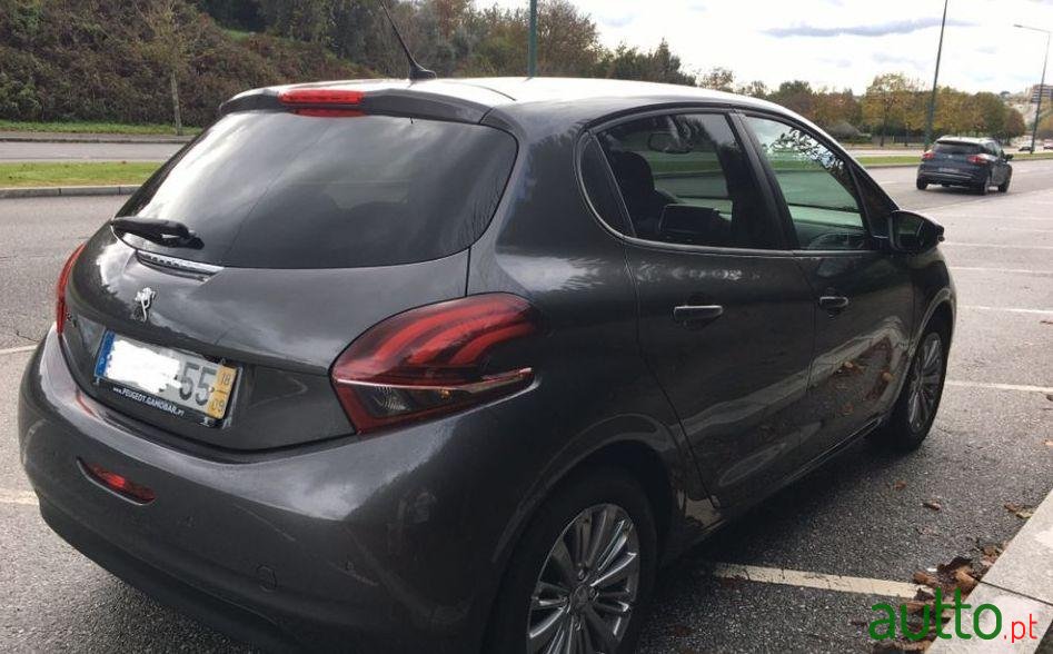 2018' Peugeot 208 Signature photo #2