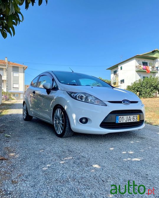 2010' Ford Fiesta photo #1