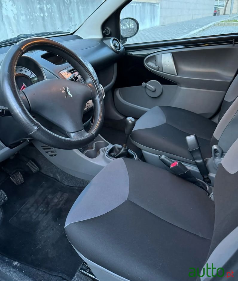 2010' Peugeot 107 photo #5