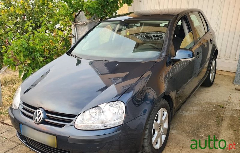 2005' Volkswagen Golf photo #2