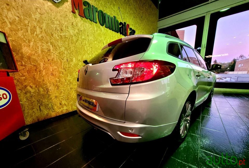 2012' Renault Megane Sport Tourer photo #3