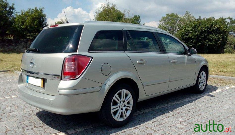 2007' Opel Astra Caravan photo #1