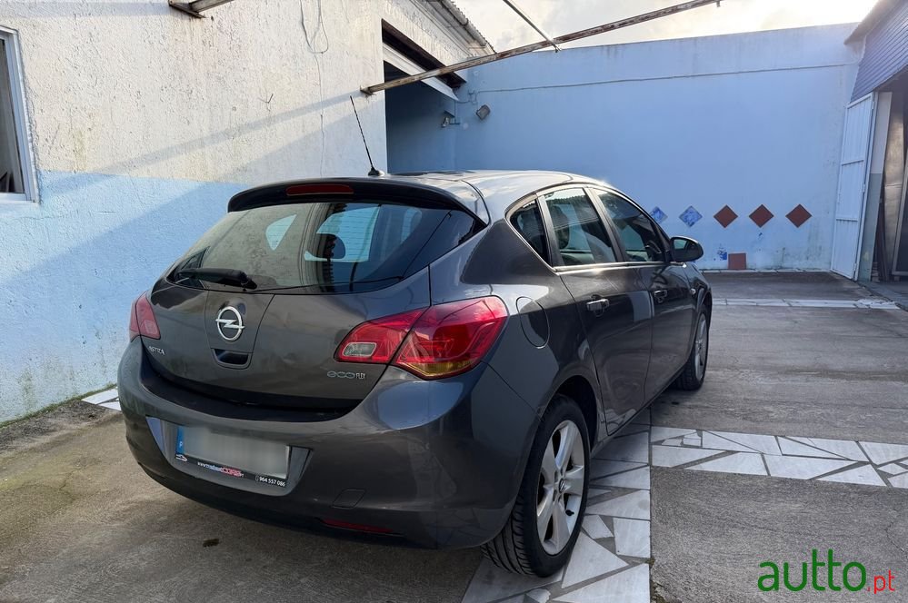 2010' Opel Astra photo #5