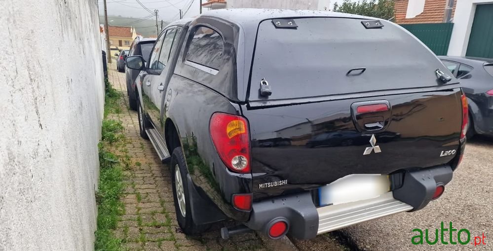 2010' Mitsubishi L200 photo #5