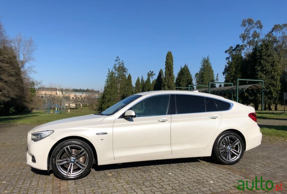 2009' BMW 530 Gran Turismo photo #2