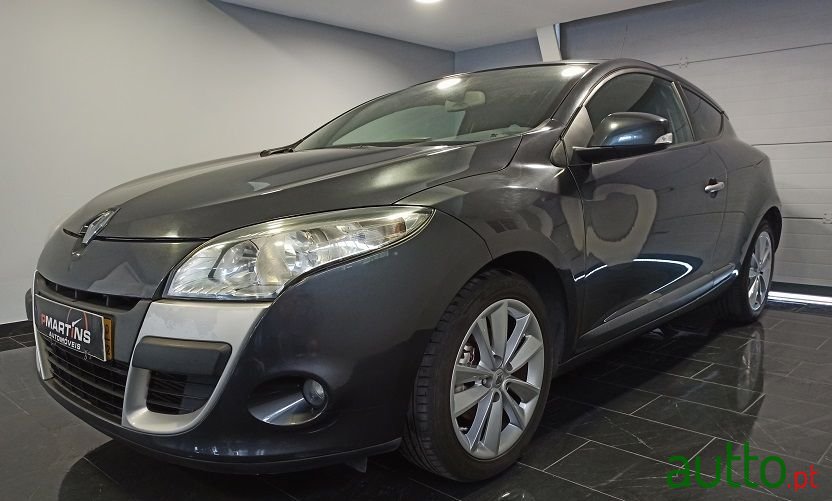 2010' Renault Megane photo #1