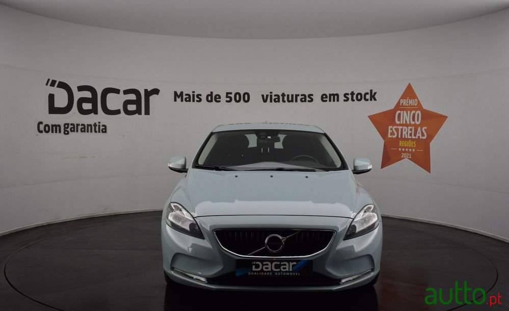 2017' Volvo V40 photo #2