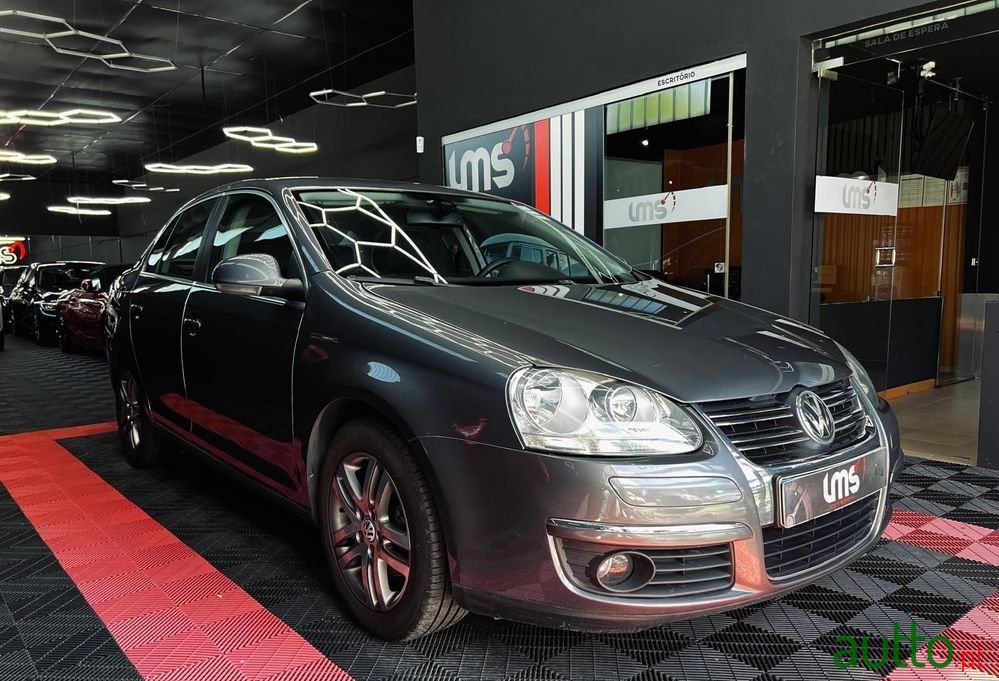 2009' Volkswagen Jetta 2.0 Tdi Highline photo #1