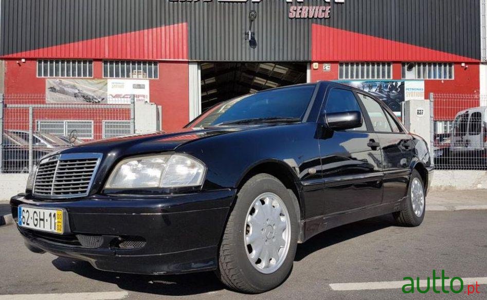 2000' Mercedes-Benz C-220 Cdi Classic photo #1