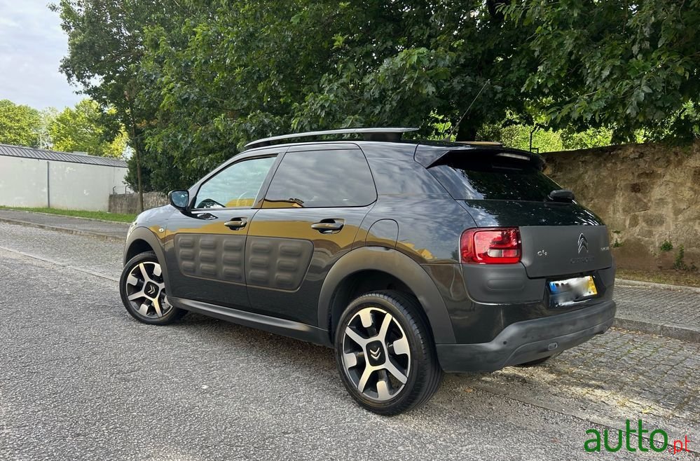 2015' Citroen C4 Cactus 1.2 Puretech Shine photo #4