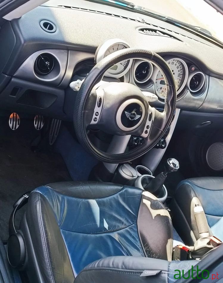 2004' MINI Cooper S 3 Portas photo #2