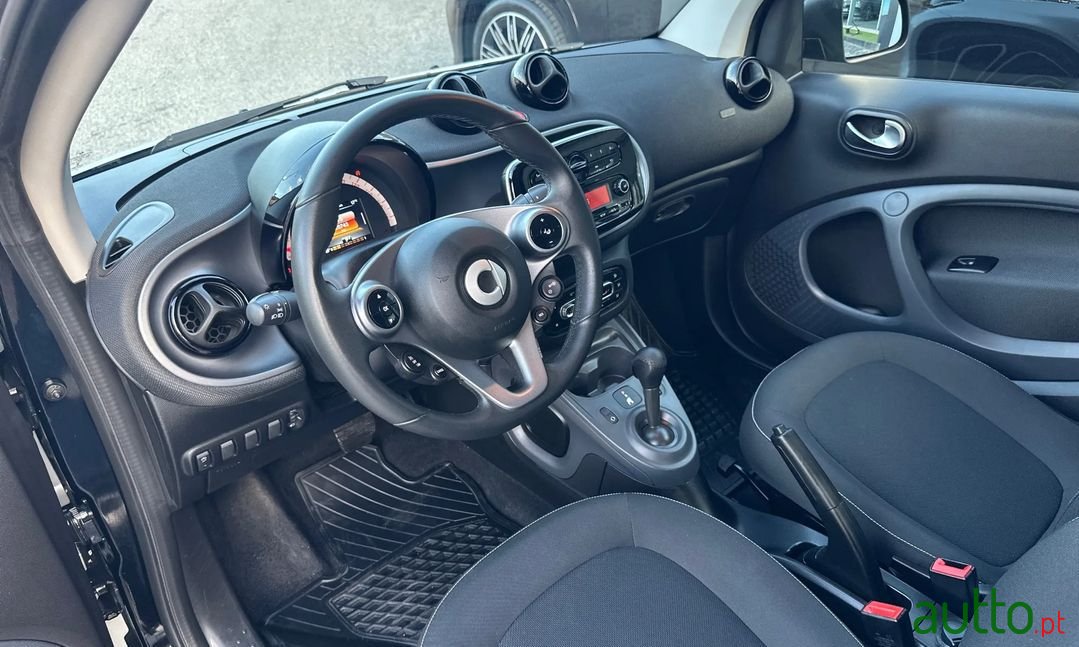 2019' Smart Fortwo photo #6