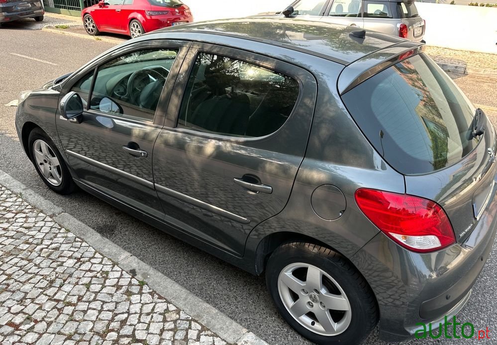 2010' Peugeot 207 1.4 16V Active photo #3