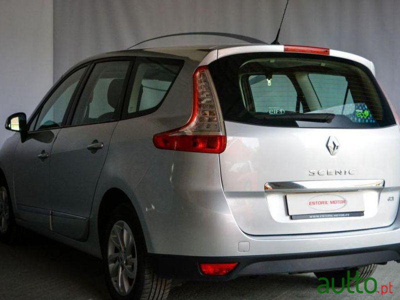 2012' Renault Grand Scenic photo #2