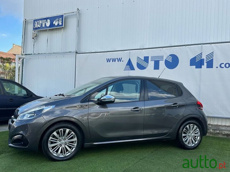 2019' Peugeot 208 photo #3