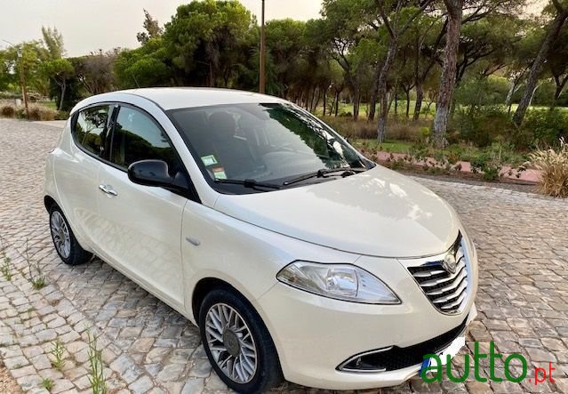 2011' Lancia Ypsilon photo #3