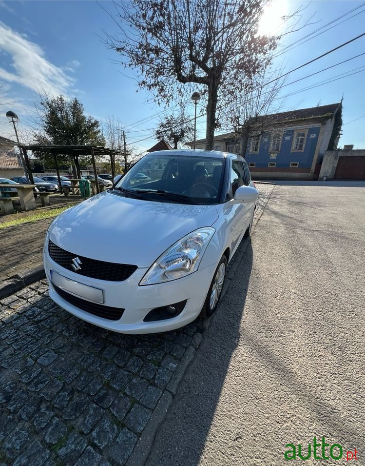 2012' Suzuki Swift 1.2 Vvt Glx photo #1