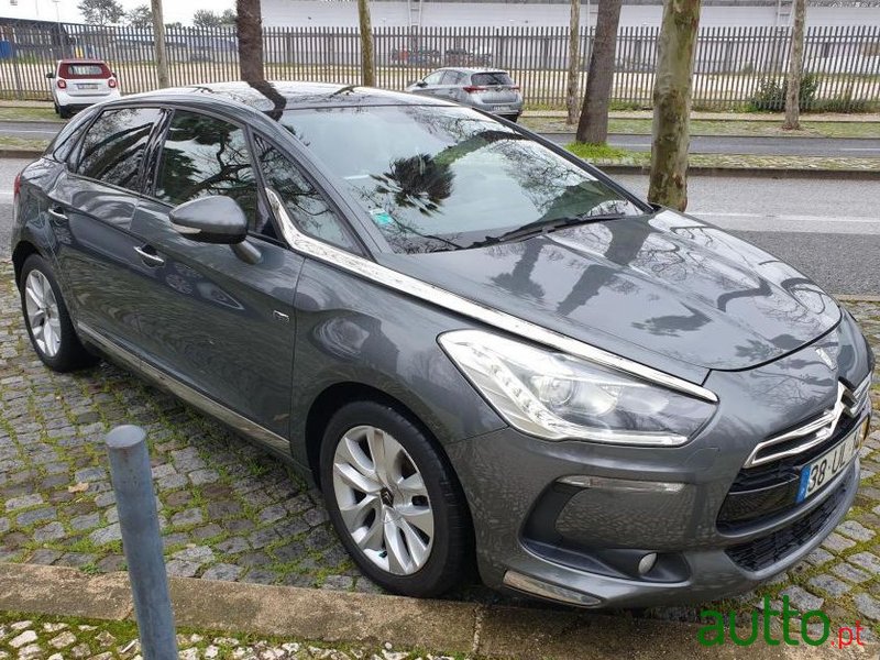 2013' Citroen DS5 photo #2