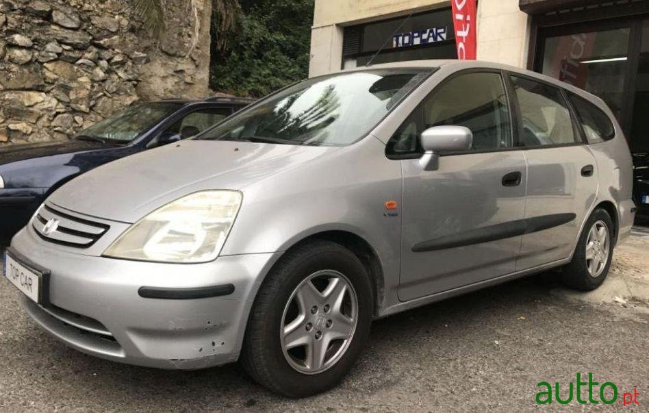 2003' Honda Stream 1.7 Vtec photo #2