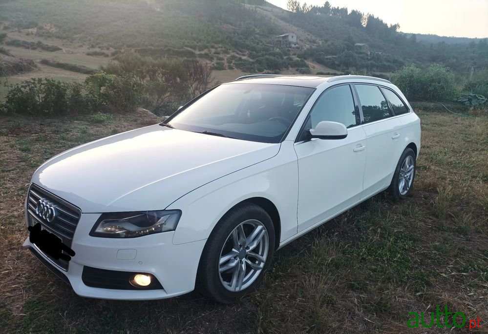 2010' Audi A4 Avant photo #2