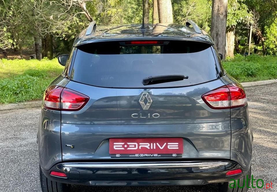 2019' Renault Clio Sport Tourer photo #5