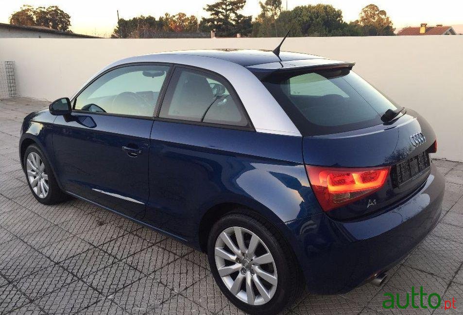 2011' Audi A1 1.6 Tdi Sport photo #2