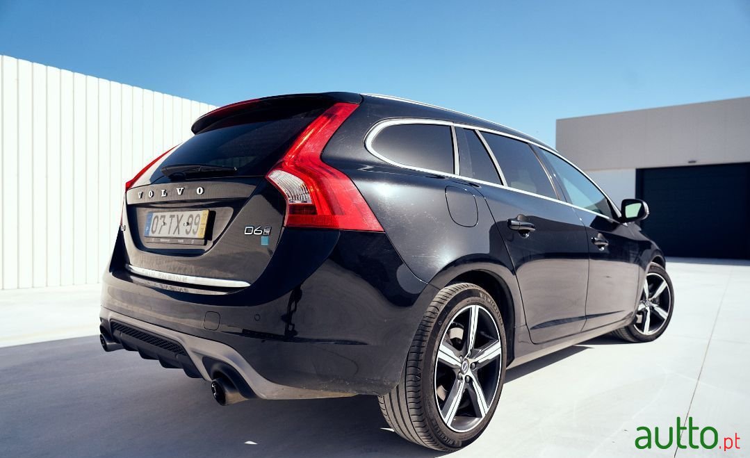 2017' Volvo V60 photo #3