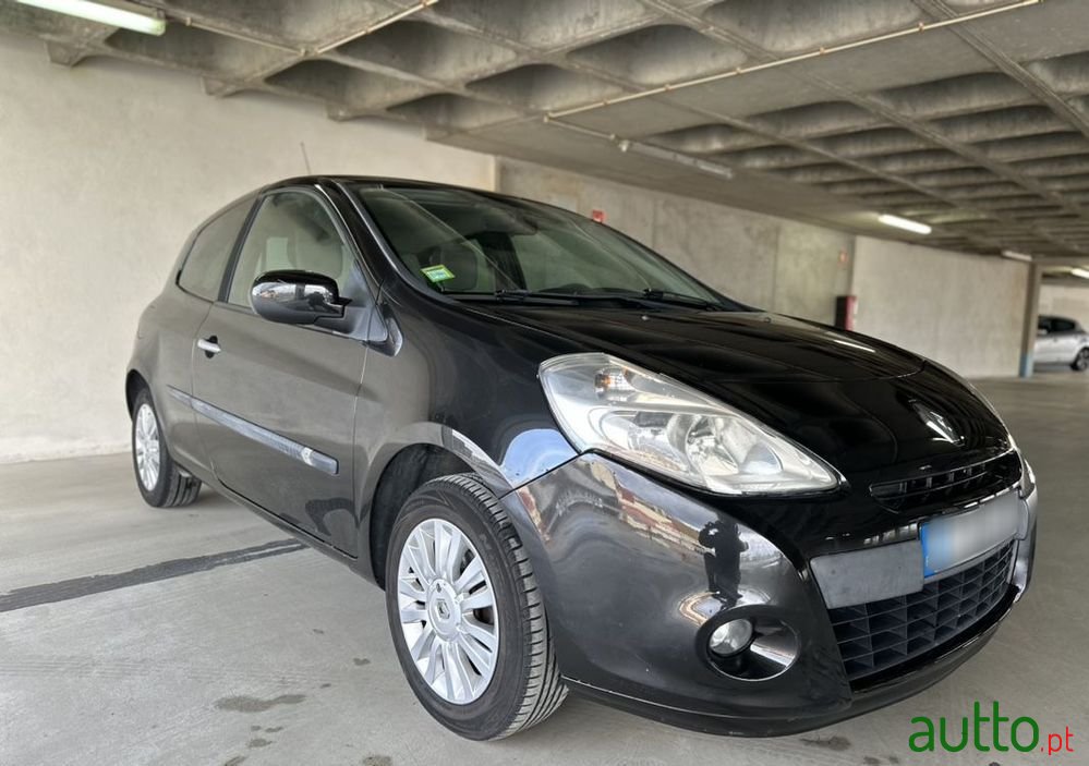 2009' Renault Clio photo #3