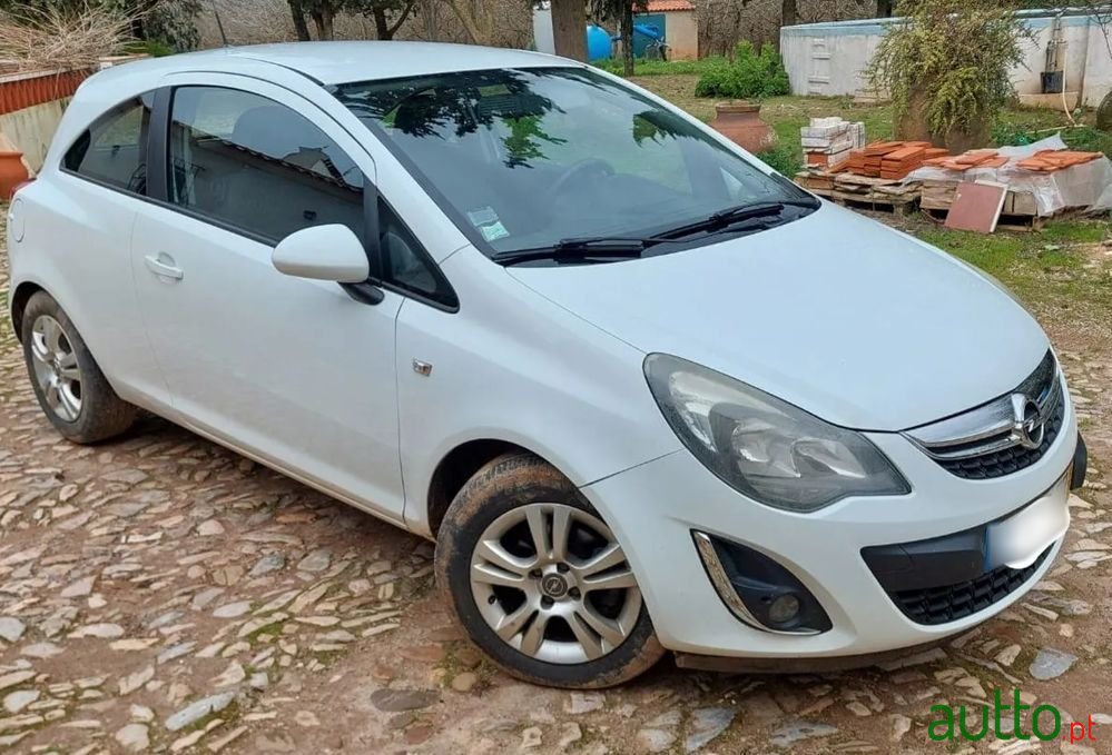 2013' Opel Corsa photo #1