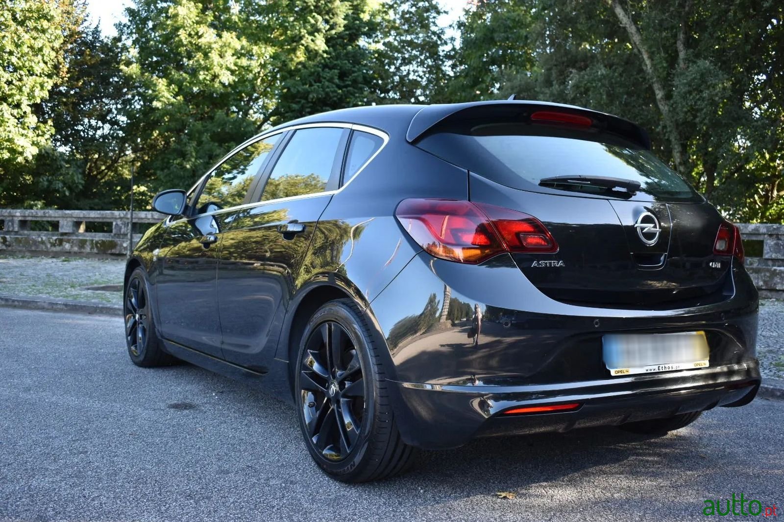 2015' Opel Astra photo #1