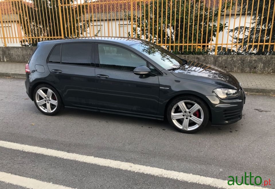 2016' Volkswagen Golf photo #3