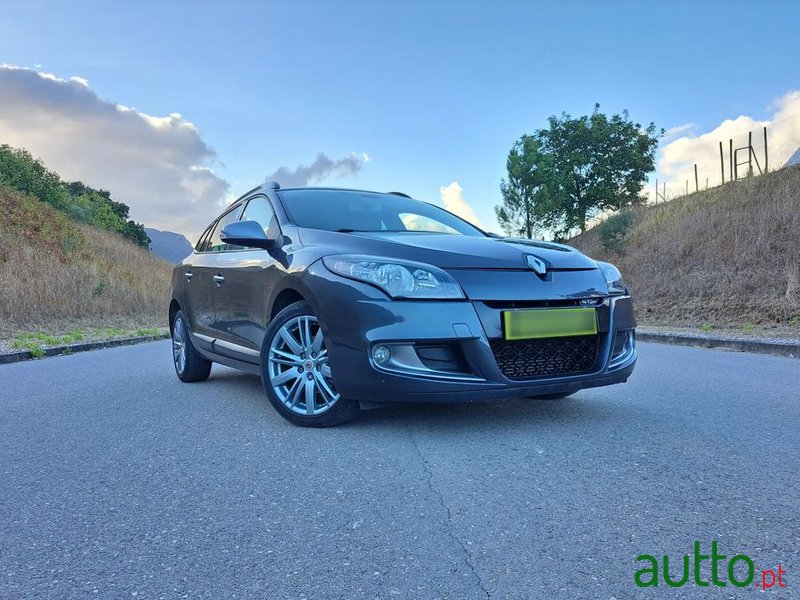 2012' Renault Megane Sport Tourer photo #5