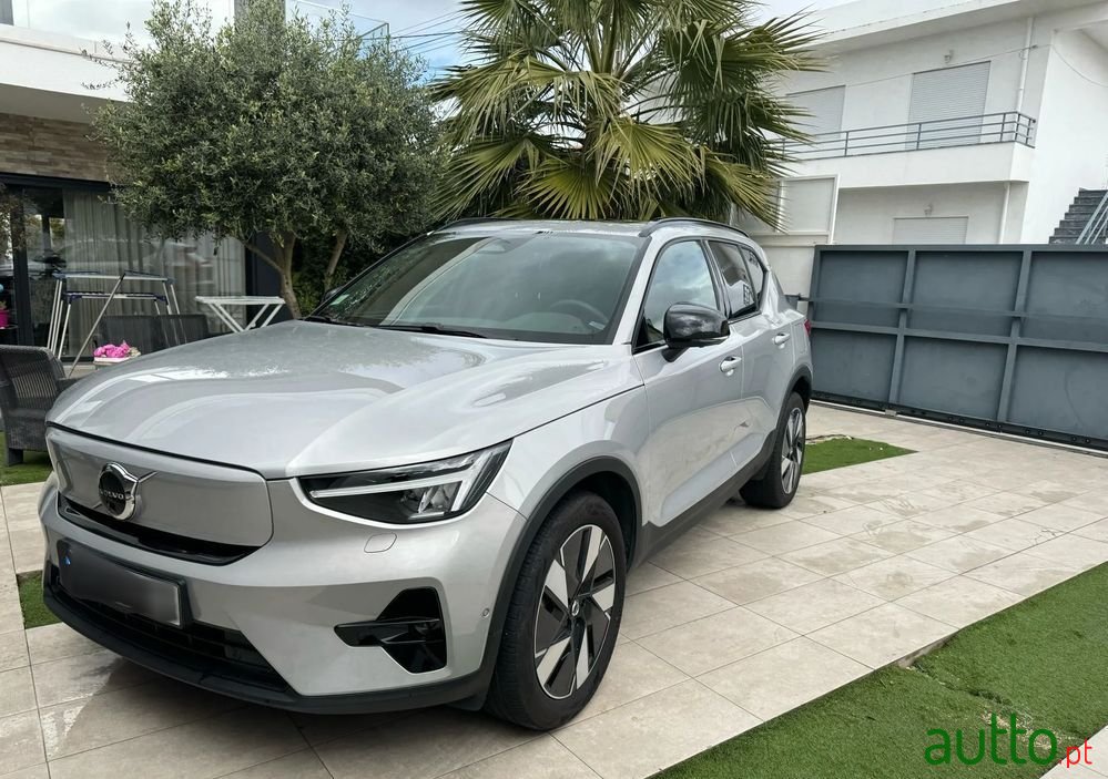 2023' Volvo Xc 40 photo #2