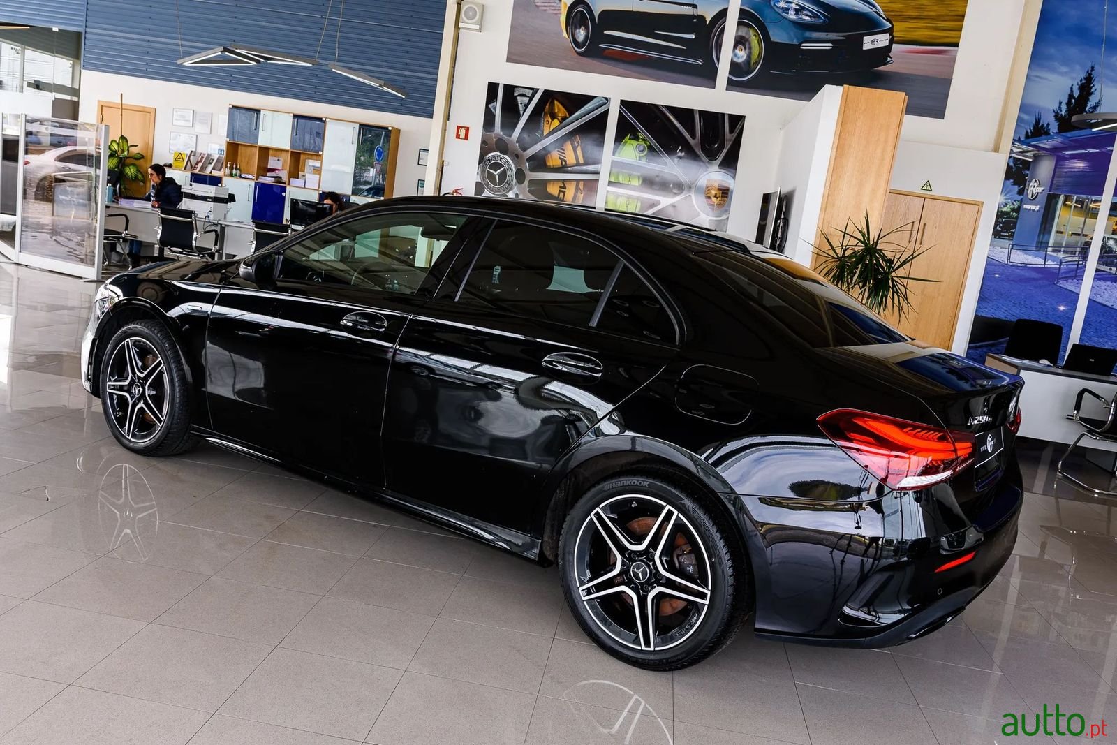 2021' Mercedes-Benz A-250 Limousine photo #5