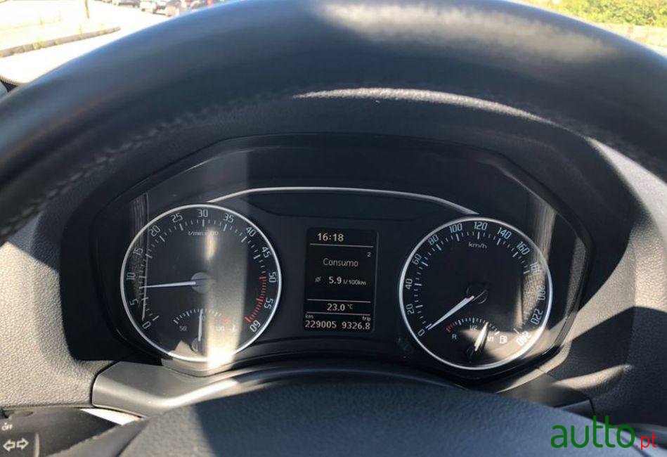 2011' Skoda Octavia Break photo #3