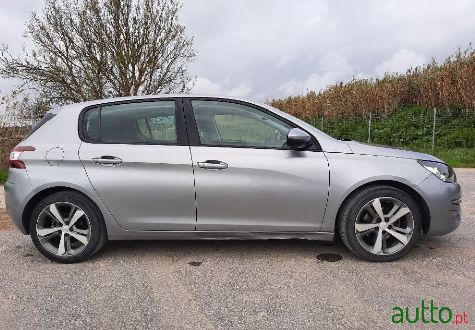 2013' Peugeot 308 photo #4