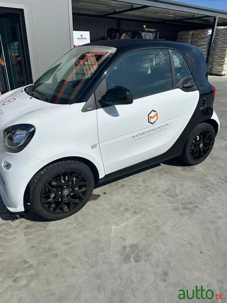 2019' Smart Fortwo photo #2
