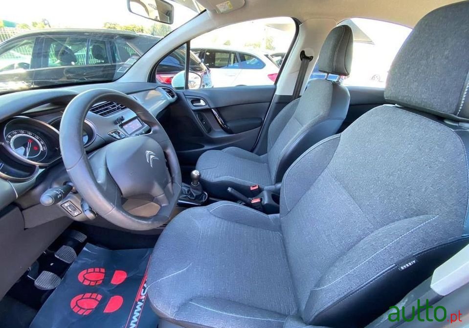 2016' Citroen C3 Shine photo #3