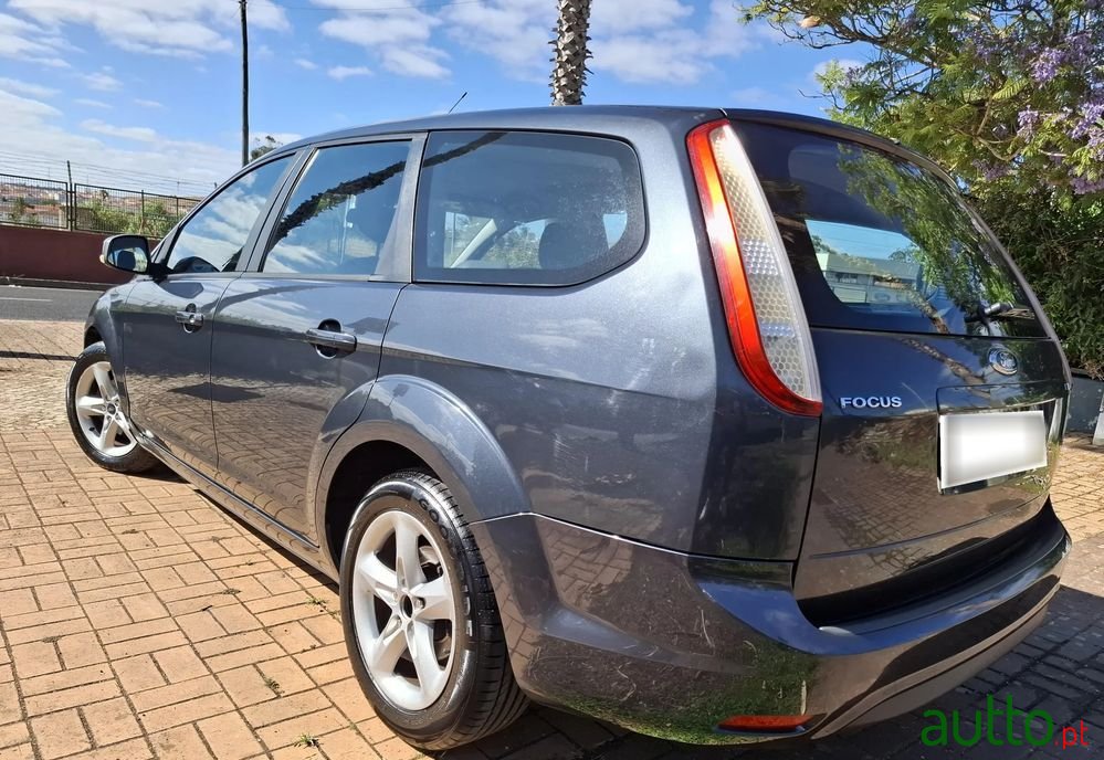 2009' Ford Focus Sw photo #3